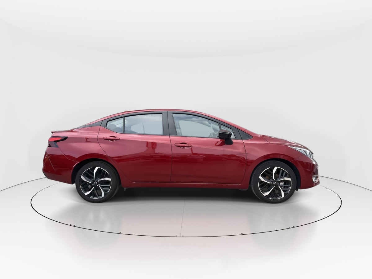 2025 Nissan Versa 4p SR L4/1.6 Aut