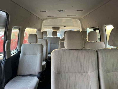 2024 Nissan Urvan 4p Amplia L4/2.5 Man 15/Pas P/Seg