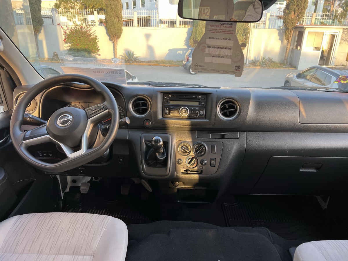 2024 Nissan Urvan 4p Amplia L4/2.5 Man 15/Pas P/Seg